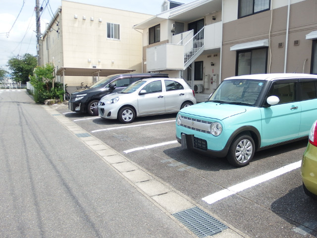 セジュール桂Bの駐車場