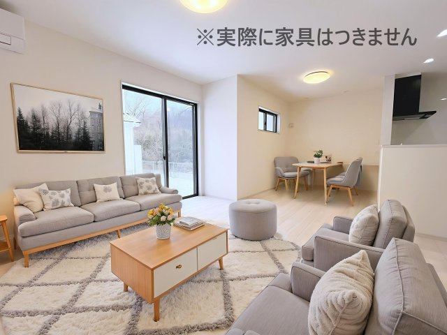 新築戸建・新築建売　西郷村小田倉字前原　小田倉小・西郷第二中の居間・リビング|画像はバーチャルホームステージングの加工による演出で、実際の家具は付きません。