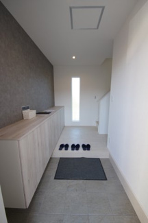 【玄関】 | 【仲介手数料無料！！】稲城市坂浜　新築戸建て（全11棟）8号棟　5080万円