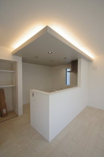 【キッチン】 | 【仲介手数料無料！！】稲城市坂浜　新築戸建て（全11棟）8号棟　5080万円 | 間接照明