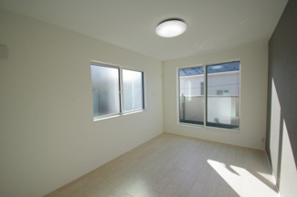 【寝室】 | 【仲介手数料無料！！】稲城市坂浜　新築戸建て（全11棟）8号棟　5080万円 | 主寝室7.2帖