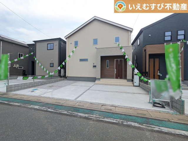 Livele Garden.S　深谷上野台第23の駐車場|並列3台駐車可能なゆとりのカースペース
複数台車をお持ちでも、お友達が遊びに来てもゆとりの駐車スペース！