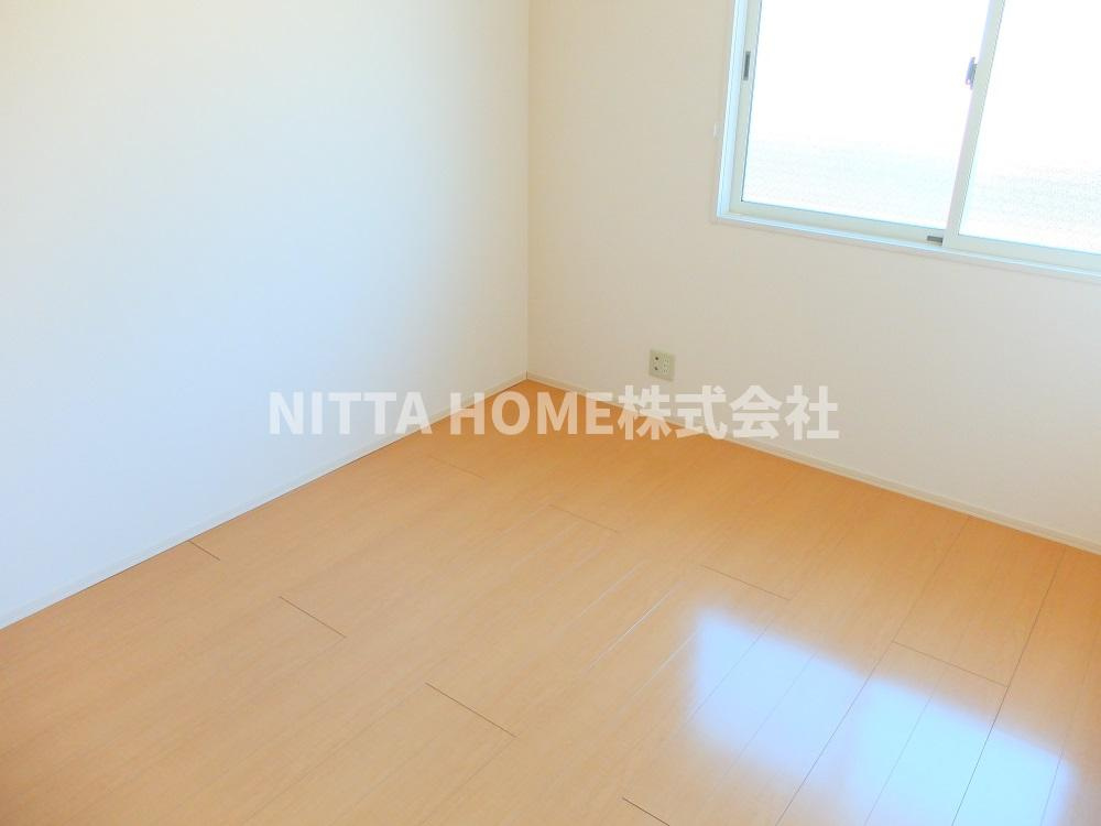 コンフォール・ヴィラＢ棟の洋室|６．１帖、６帖の独立した洋室があります☆