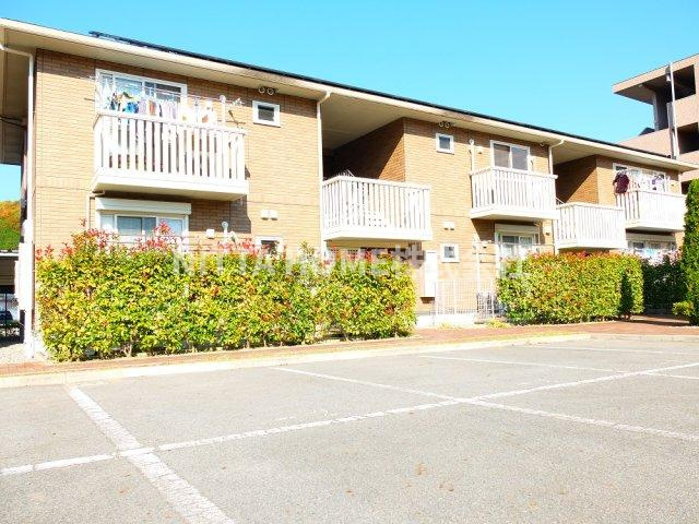 コンフォール・ヴィラＢ棟の外観|インターネット無料！専用庭付きです♪