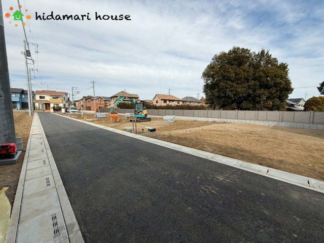 伊奈町小室第3　新築戸建　リーブルQの前面道路含む現地写真