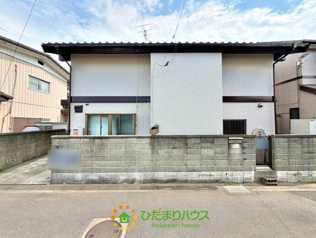 白岡市篠津１期　中古一戸建ての前面道路含む現地写真