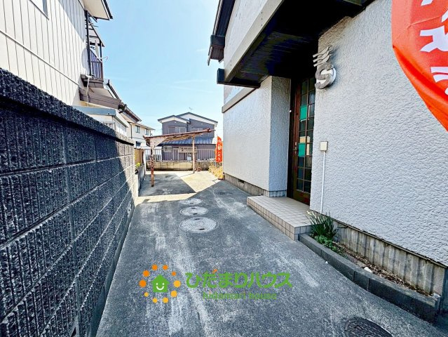 白岡市篠津１期　中古一戸建ての駐車場