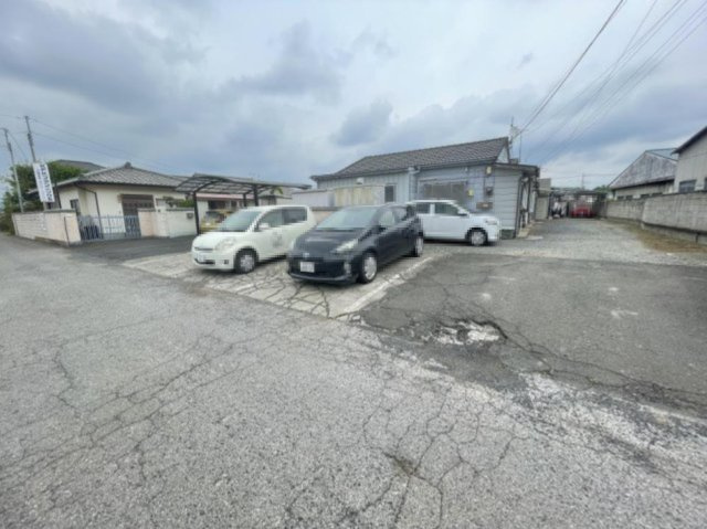 岩宿アパートの駐車場