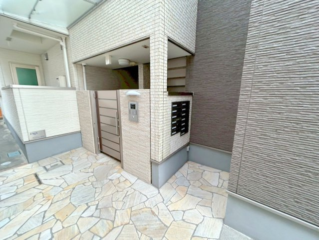 フジパレス上新庄Ⅱ番館のエントランス