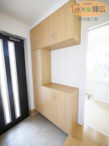 【玄関】 | 明石市大久保町西嶋（全1棟）A号棟　新築 | 同社施工例です。