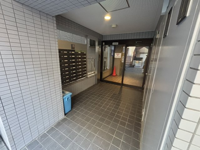 アーバンロジェ西浅草のエントランス