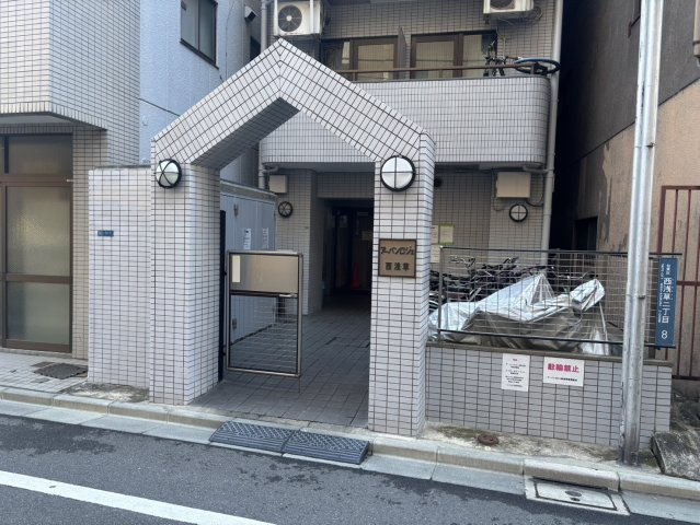 アーバンロジェ西浅草のエントランス