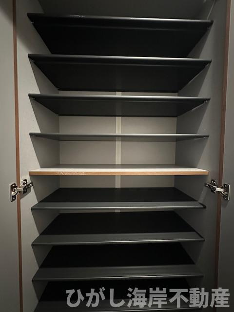 クリオ平塚十番館の玄関|新規リフォーム完了！　シューズボックス