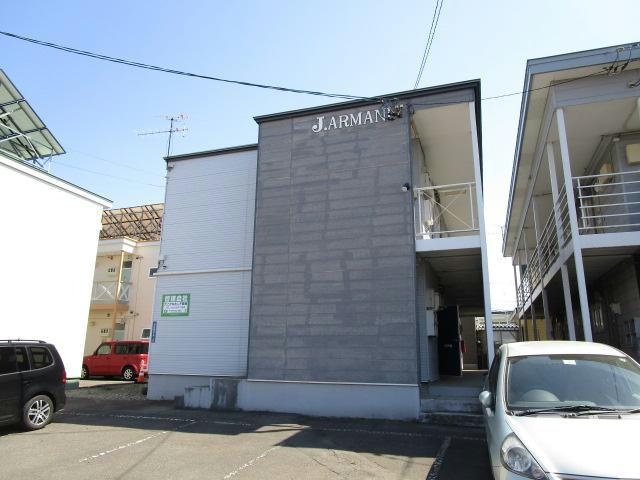 Jアルマーニの外観