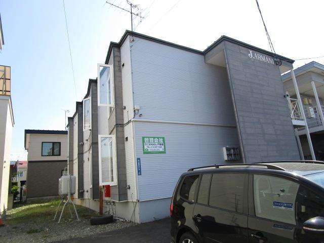 Jアルマーニの外観