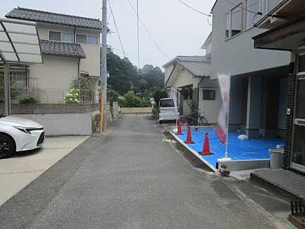 広島市安佐南区山本６丁目　新築一戸建ての前面道路含む現地写真