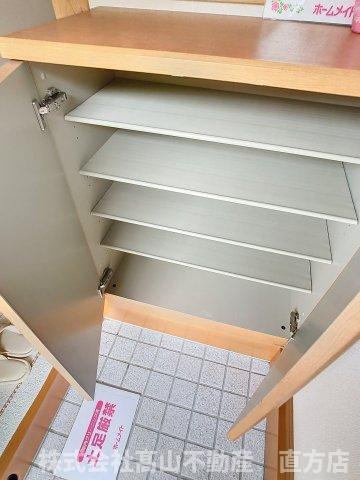 どんどんハウスの玄関