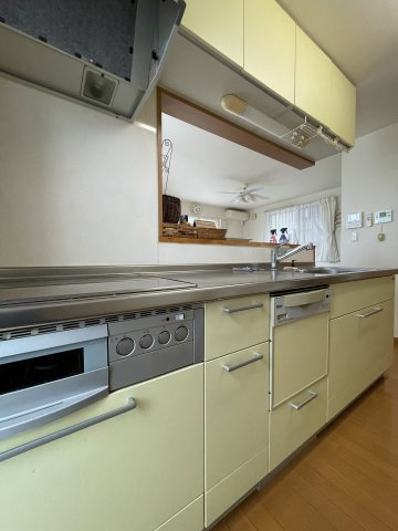 中古戸建・中古住宅　郡山市大槻町下町東　大槻小学校・大槻中学校のキッチン|食洗器付きキッチン。忙しいご家族の強い味方！