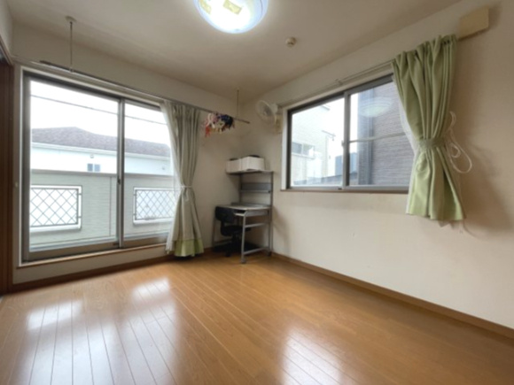 中古戸建・中古住宅　郡山市大槻町下町東　大槻小学校・大槻中学校の洋室|2階洋室は各部屋二面採光。どのお部屋でも快適にお過ごし頂けます。