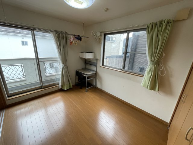 中古戸建・中古住宅　郡山市大槻町下町東　大槻小学校・大槻中学校の洋室|2階洋室は各部屋二面採光。どのお部屋でも快適にお過ごし頂けます。