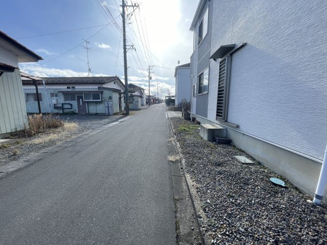中古戸建・中古住宅　郡山市大槻町下町東　大槻小学校・大槻中学校の前面道路含む現地写真|前面道路