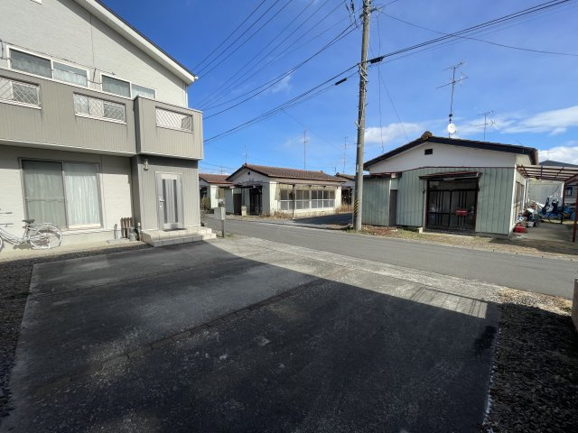 中古戸建・中古住宅　郡山市大槻町下町東　大槻小学校・大槻中学校の駐車場|駐車しやすい立地配置です♪