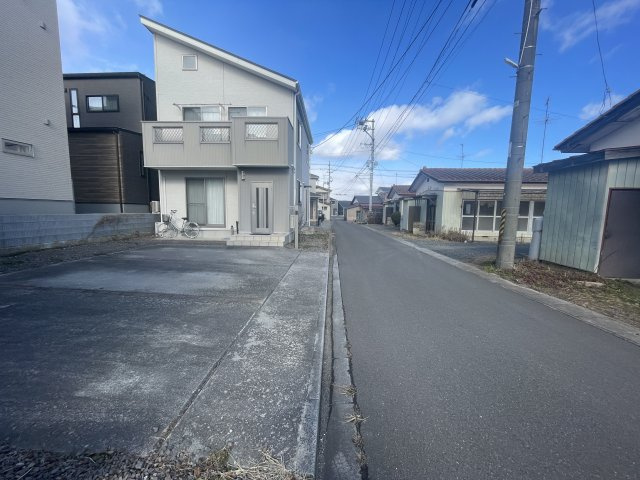 中古戸建・中古住宅　郡山市大槻町下町東　大槻小学校・大槻中学校の前面道路含む現地写真|前面道路