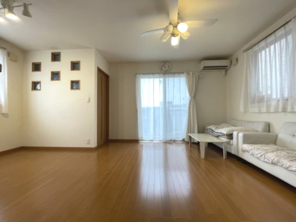 中古戸建・中古住宅　郡山市大槻町下町東　大槻小学校・大槻中学校の居間・リビング|必ずリビングを通る間取りなので家族とのコミュニケーションがとりやすいご自宅です！