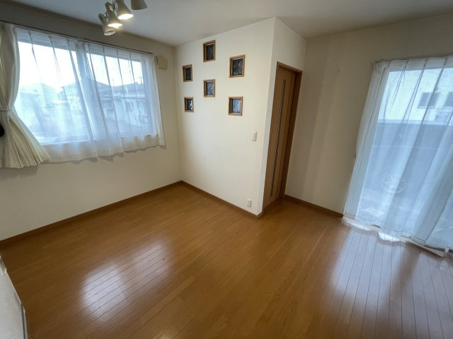 中古戸建・中古住宅　郡山市大槻町下町東　大槻小学校・大槻中学校の洋室|必ずリビングを通る間取りなので家族とのコミュニケーションがとりやすいご自宅です！