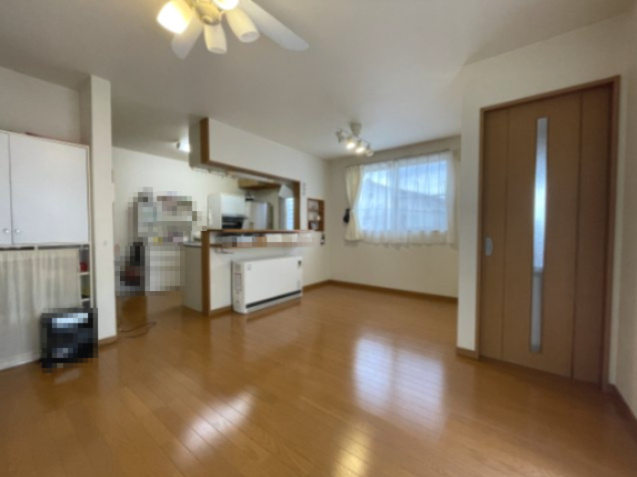 中古戸建・中古住宅　郡山市大槻町下町東　大槻小学校・大槻中学校の居間・リビング|写真では伝わらない物件の良さがございます！ぜひご内覧頂きたい物件です！ロフトつき！