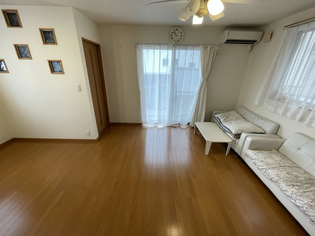 中古戸建・中古住宅　郡山市大槻町下町東　大槻小学校・大槻中学校の居間・リビング|写真では伝わらない物件の良さがございます！ぜひご内覧頂きたい物件です！ロフトつき！