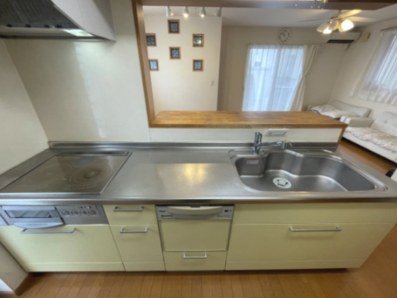 中古戸建・中古住宅　郡山市大槻町下町東　大槻小学校・大槻中学校のキッチン|食洗器付きキッチン。忙しいご家族の強い味方！