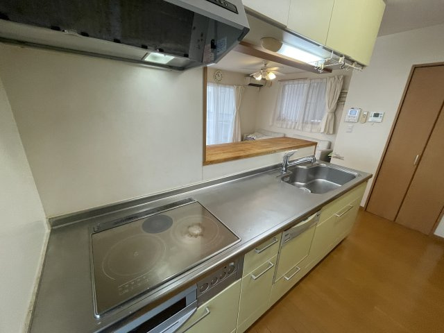 中古戸建・中古住宅　郡山市大槻町下町東　大槻小学校・大槻中学校のキッチン|食洗器付きキッチン。忙しいご家族の強い味方！