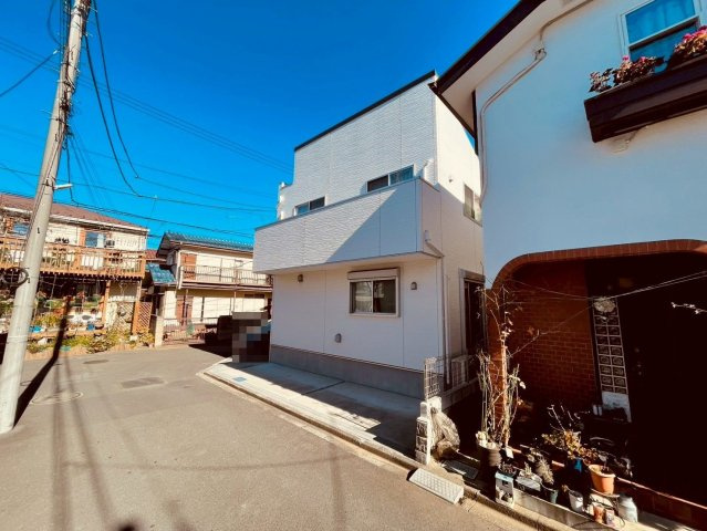 【外観】 | 西東京市下保谷１丁目　中古戸建て | 高く青い空を感じて暮らす街並み、静かな暮らしを送れます