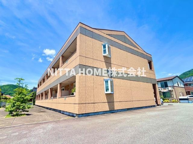 明和マンションⅡの駐車場|敷地内に駐車場も完備しています◇