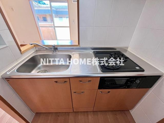 明和マンションⅡのキッチン|ガスコンロ＆グリル付き(^^♪