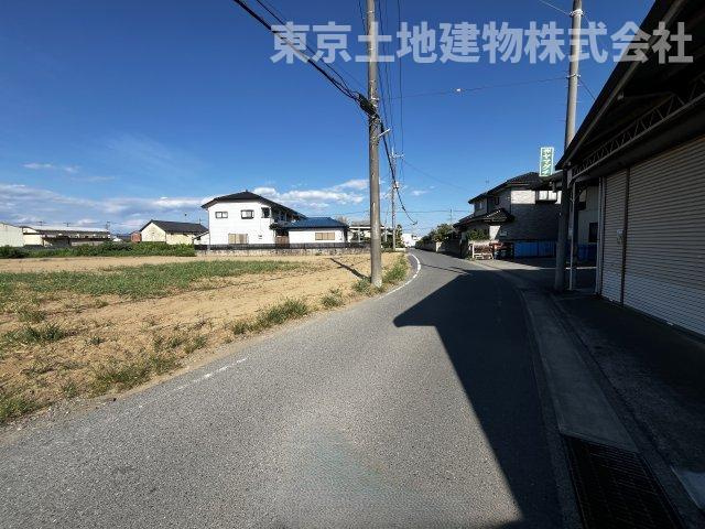 伊勢崎市上植木本町　売地②の前面道路含む現地写真