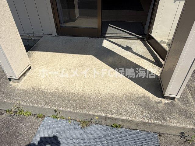 中ノ割貸事務所(P8台以上駐車可）の外観|入口
