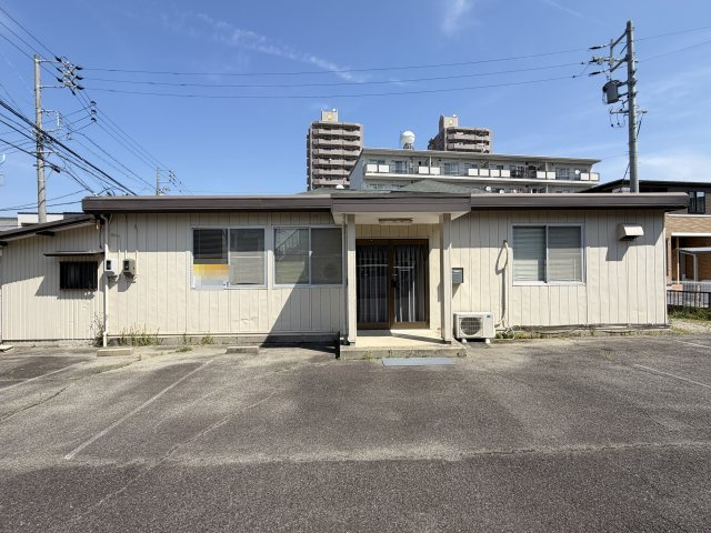 中ノ割貸事務所(P8台以上駐車可）の外観