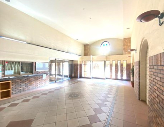 ダイヤパレスつづきの丘のエントランス|洗練されたエントランスは訪れる人々をゆったりとお迎えてくれます。