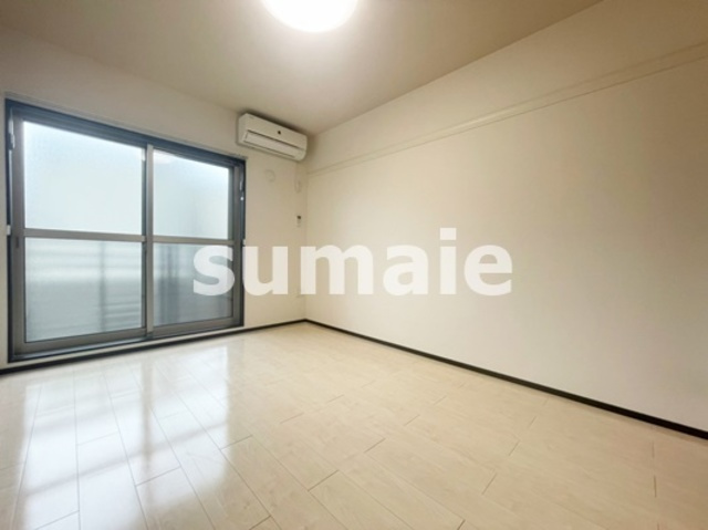 コンフォート桜木の居間・リビング|明るいリビングです。