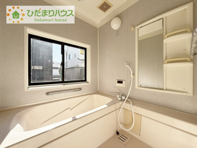 【浴室】 | 常総市内守谷町きぬの里2丁目　中古戸建 | 今日も１日お疲れでした。広いお風呂で疲れを癒してください、、、♡