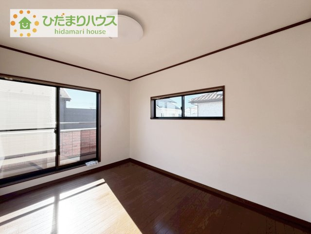 【寝室】 | 常総市内守谷町きぬの里2丁目　中古戸建 | バルコニーに面していて、たっぷり光りの入る明るい主寝室です！