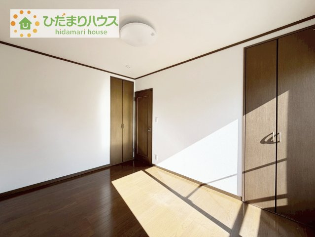 【寝室】 | 常総市内守谷町きぬの里2丁目　中古戸建 | 広めの主寝室は、ベッドの他にもパソコンデスクやドレッサーなども置けちゃいます(*^-^*)