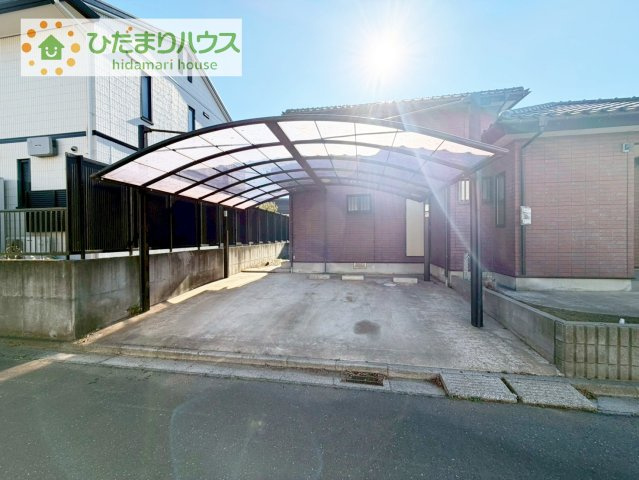 【駐車場】 | 常総市内守谷町きぬの里2丁目　中古戸建 | カースペースは2台分確保!(^^)!
カーポートも付いており雨の日でも安心です♪
