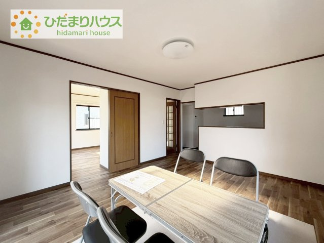 【居間・リビング】 | 常総市内守谷町きぬの里2丁目　中古戸建 | 早くお仕事終わらせて、家に帰りたくなるようなリビングです(^^♪