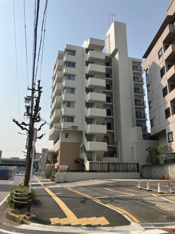 ファミール神宮の外観