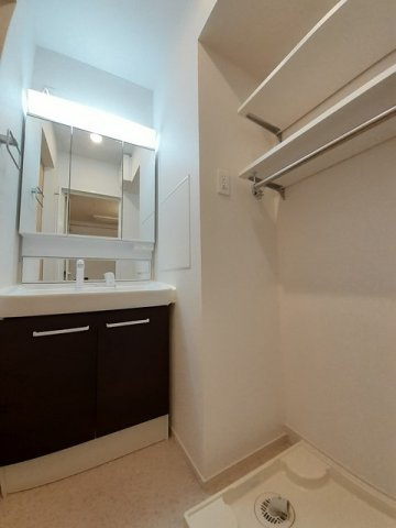 アルコバレーノⅡの洗面所|明るい洗面所です