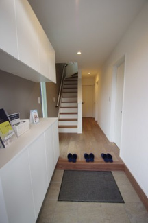 【玄関】 | 【仲介手数料無料！！】稲城市坂浜　新築戸建て（全11棟）11号棟　5480万円