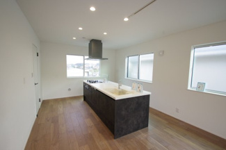 【キッチン】 | 【仲介手数料無料！！】稲城市坂浜　新築戸建て（全11棟）11号棟　5480万円 | アイランドキッチン